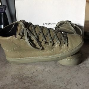 Balenciaga arenas